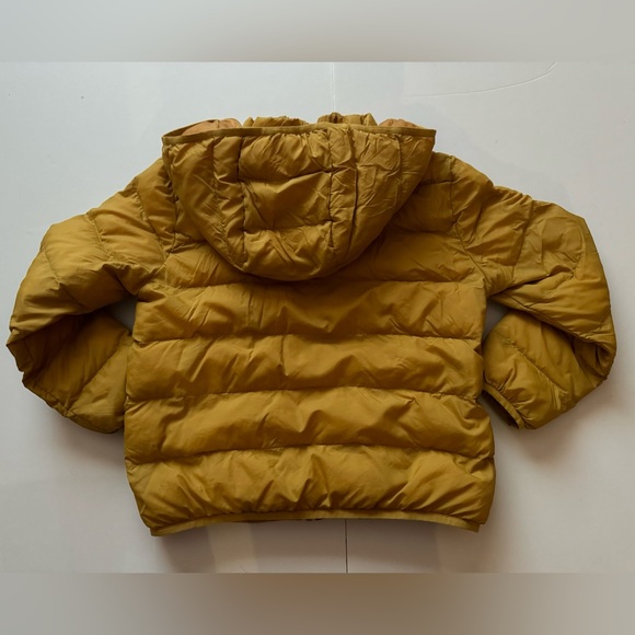 Uniqlo Unisex Puffer Jacket in Golden Yellow Sz 7-8 - Picture 2 of 3